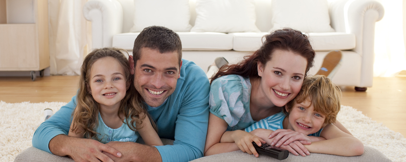 franchise assurance habitation : illustration d'une maison avec un document d'assurance