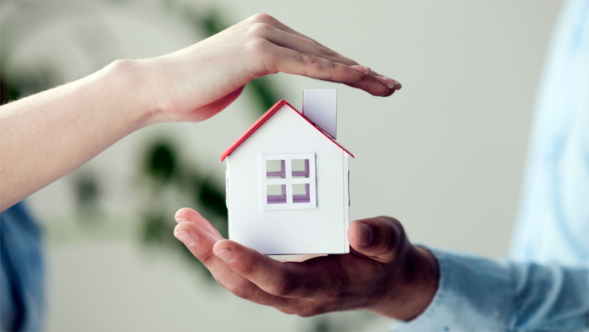 assurance habitation non occupé : maison vide protégée par une couverture d'assurance